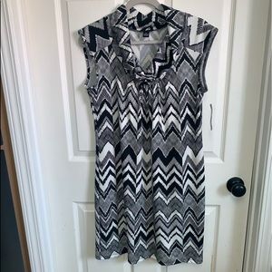 New Directions Ladies Petite Large black and White dress. NWT. Cowl neck.